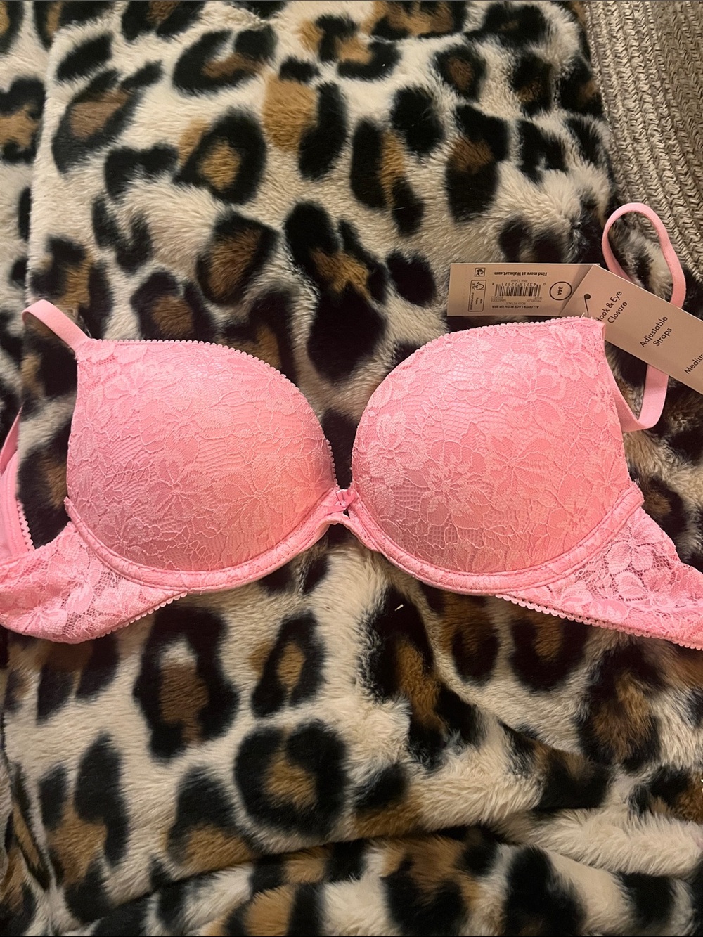 NWOT No Boundaries Pink Lace Push-Up Bra with Floral Detail